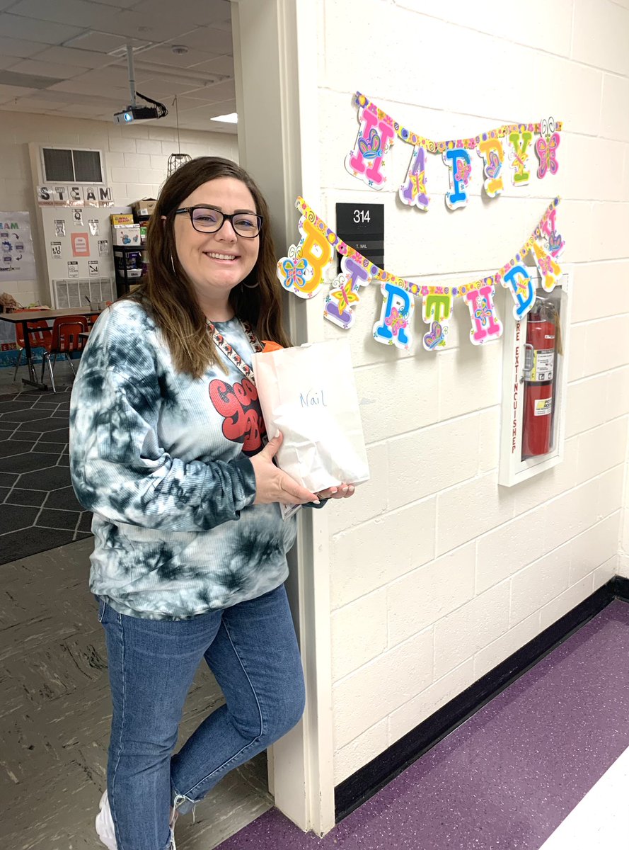 DebbieSkaggs8's tweet photo. Please help us wish our wonderful @Tyler_Teaches @HES_HCS a very happy bday! We are so thankful to have her as STEM Lab teacher. #hamptonproud https://t.co/Ob1P8m2du1