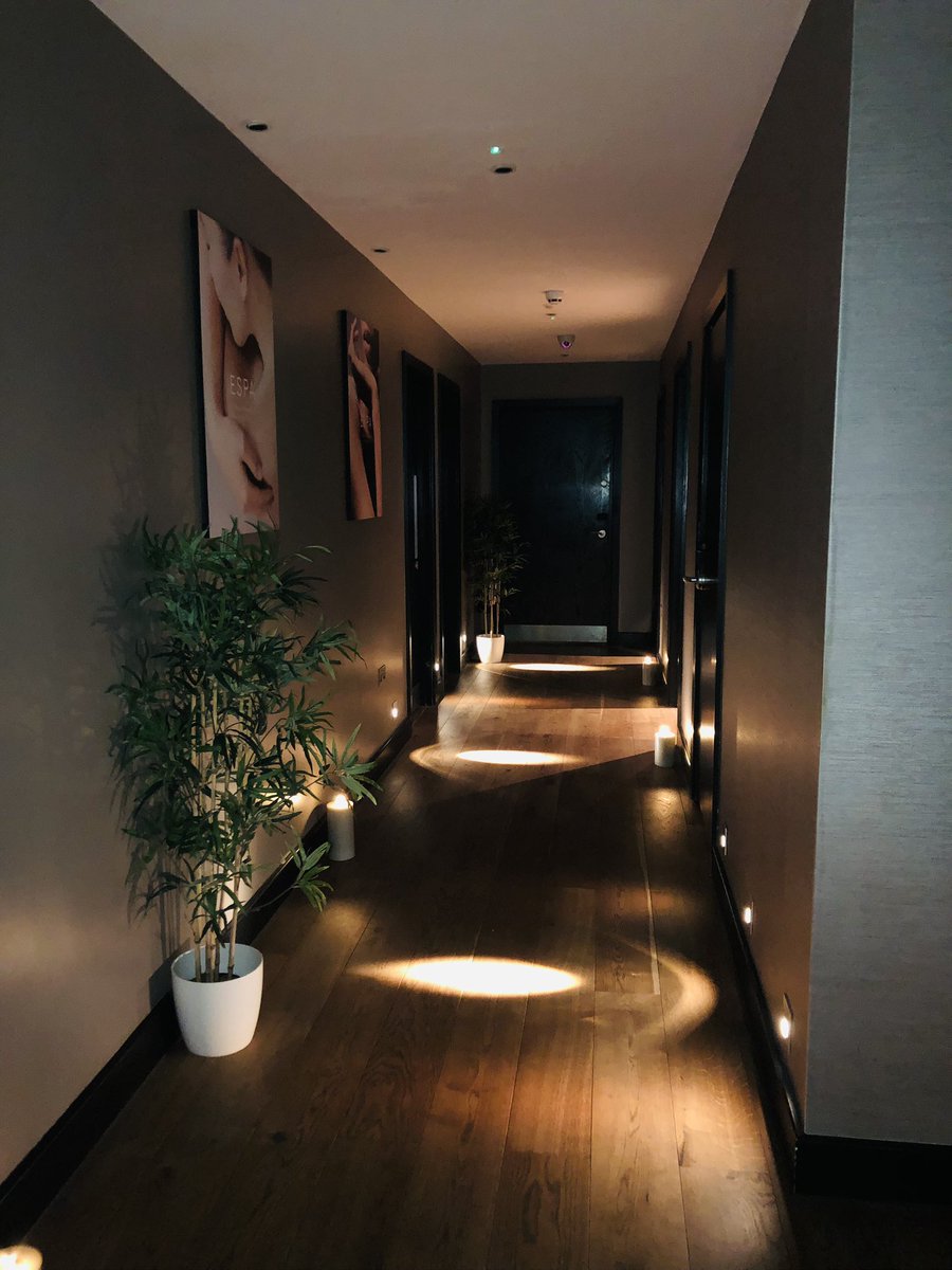 ChotaiReena's tweet photo. Enjoying a lovely Christmas 🎄 treat thanks to our lovely sister 🥰 Beautiful spa and hotel @CrownePlazaGX #WaveSpa. Highly recommend the #MudRasul treatment #SpaTime #ThanksShelly https://t.co/oRRdxyQO43