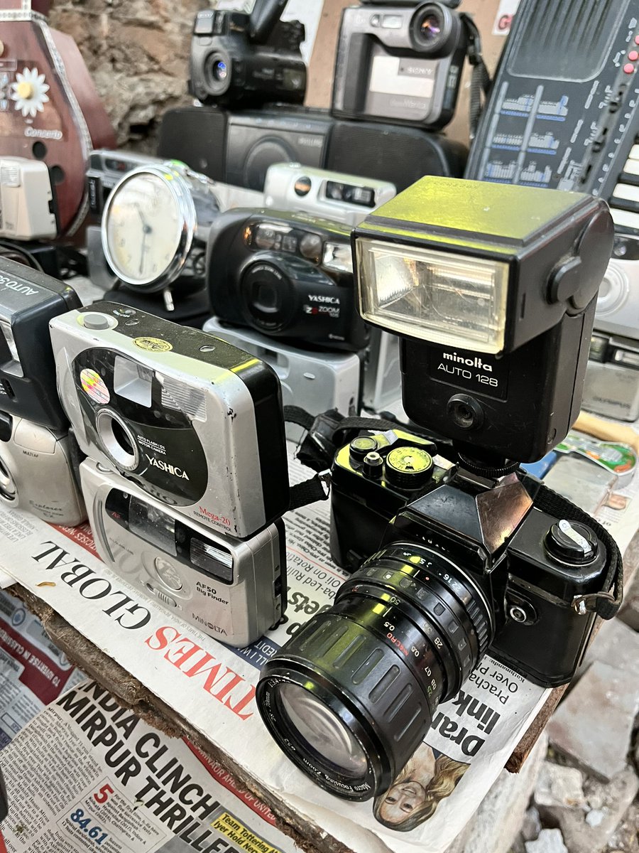 ankitv's tweet photo. Indiranagar is full of surprises! 
Right outside the Royal Enfield showroom on 100 feet road, you’ll find Azmat. He sells his personal collection of vintage cameras and audio gear like walkman and tape recorders. 
You can reach him on 8105128311 if you’re interested in buying. https://t.co/52Bt6E1cnN
