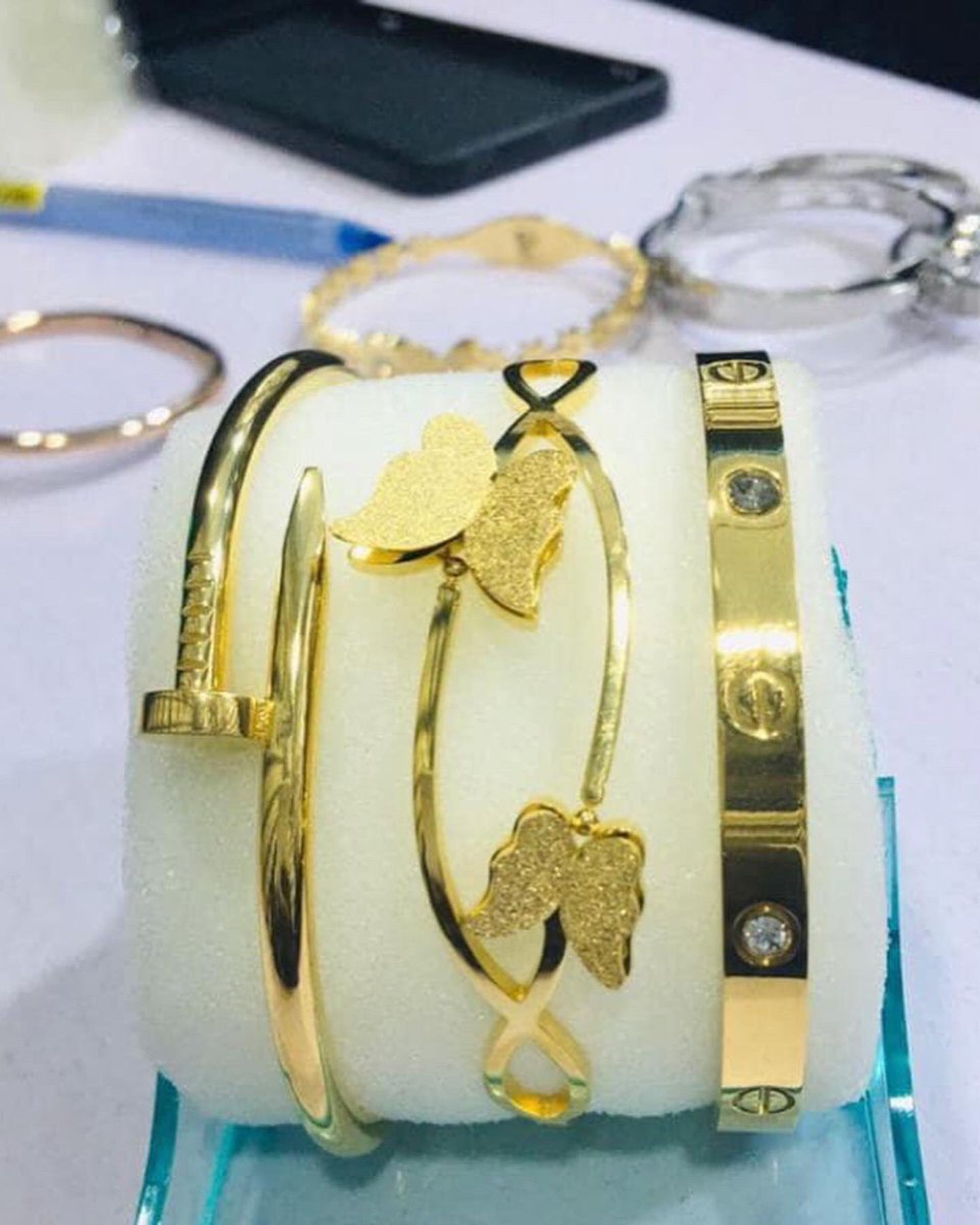 soliat_olanike's tweet photo. Hi lovelies, introducing to you our online jewelry store; Bee Sparklers✨💫. We deal with all kinds of Jewelry: Necklaces, Bracelets, Rings, Wristwatches, Sunglasses, and more.
Trust us we would bring brilliance to your looks.🥰
https://t.co/3ISJAekU2G https://t.co/HlOo51gia2
