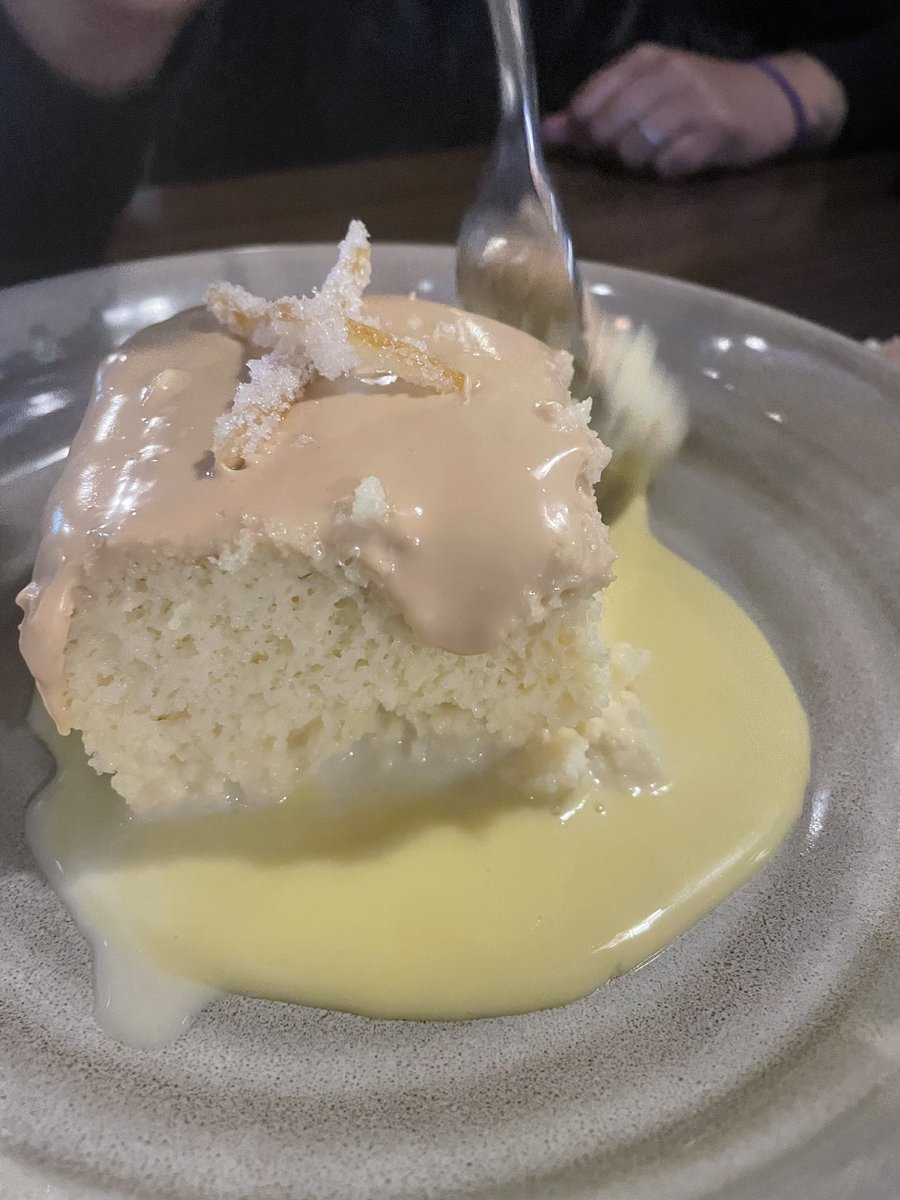 It’s not even 8am and I can’t stop thinking about this cake from @AnejoYYC 

Tres Leches (lemon cake, dulce de leche, candied lemon and crème anglais 🤤)