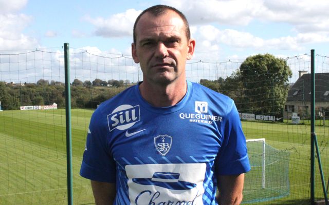 MetroSports_fr's tweet photo. On souhaite un excellent anniversaire à Laurent David, 52 ans aujourd'hui, l'actuel entraîneur de @VHFootOfficiel #exGF38 https://t.co/A29vK6UaoP