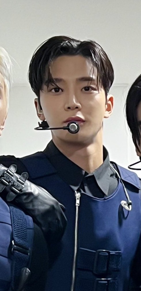 dolby_807117's tweet photo. 뭐죠
존잘 졸귀인데요 https://t.co/RSdrFjGHJi