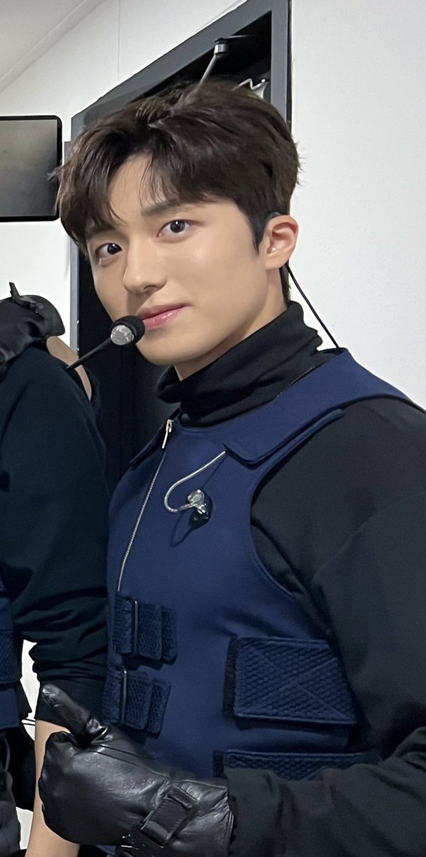 dolby_807117's tweet photo. 뭐죠
존잘 졸귀인데요 https://t.co/RSdrFjGHJi