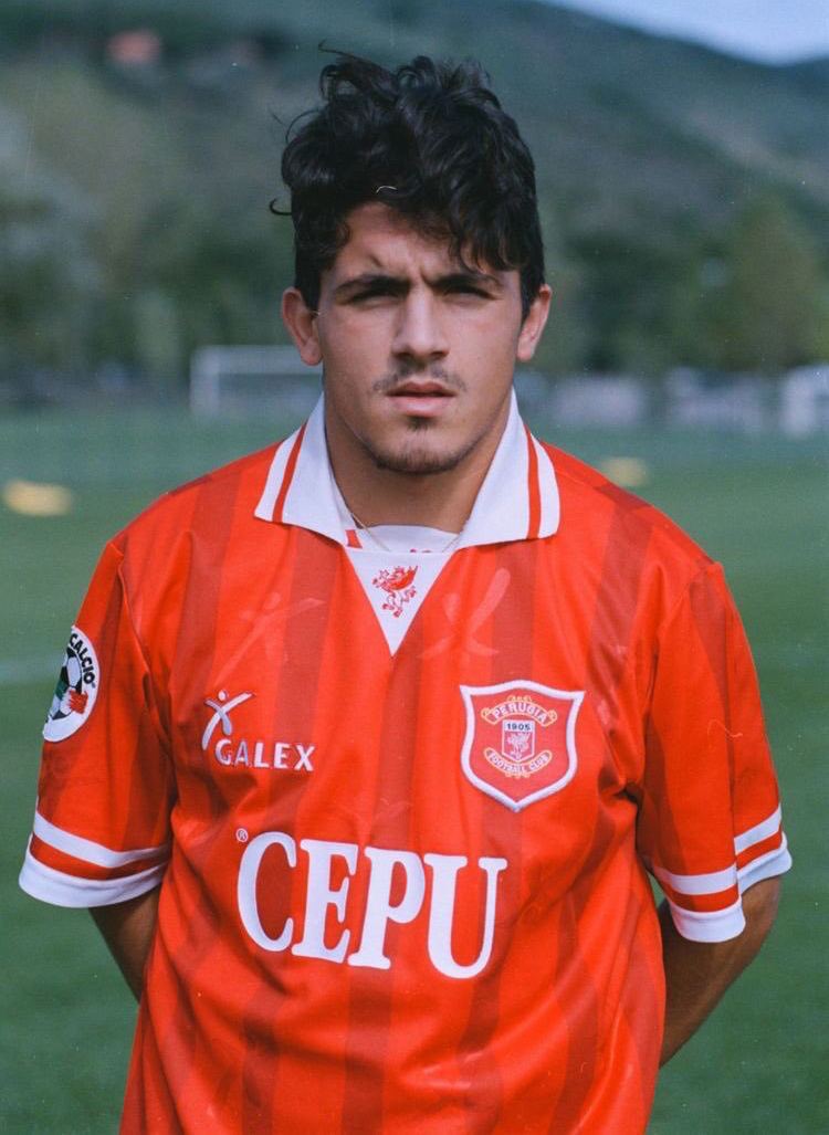 Manand1919's tweet photo. #Gattuso MUCHAS FELICIDADES MÍSTER 🤍🖤🦇 https://t.co/53LyNoatsH