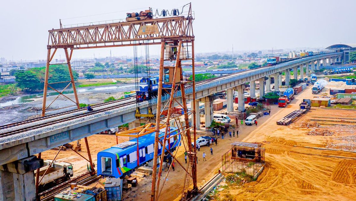 jidesanwoolu's tweet photo. Dear Lagos,

We have taken delivery of two new train sets for the blue line rail.

These passenger trains have been cleared at the port of entry, and have been moved to the National Theatre station where they have been lifted onto the elevated rail tracks. https://t.co/CMOFskauDk
