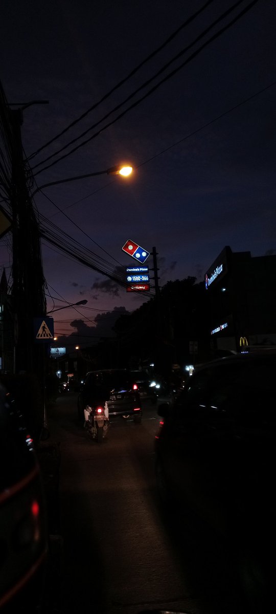 Alyaans10's tweet photo. Street pic✌almost night ~
#streetphotography #domino #lightstreet #almostnight #photograph https://t.co/m46hjuiHJ3