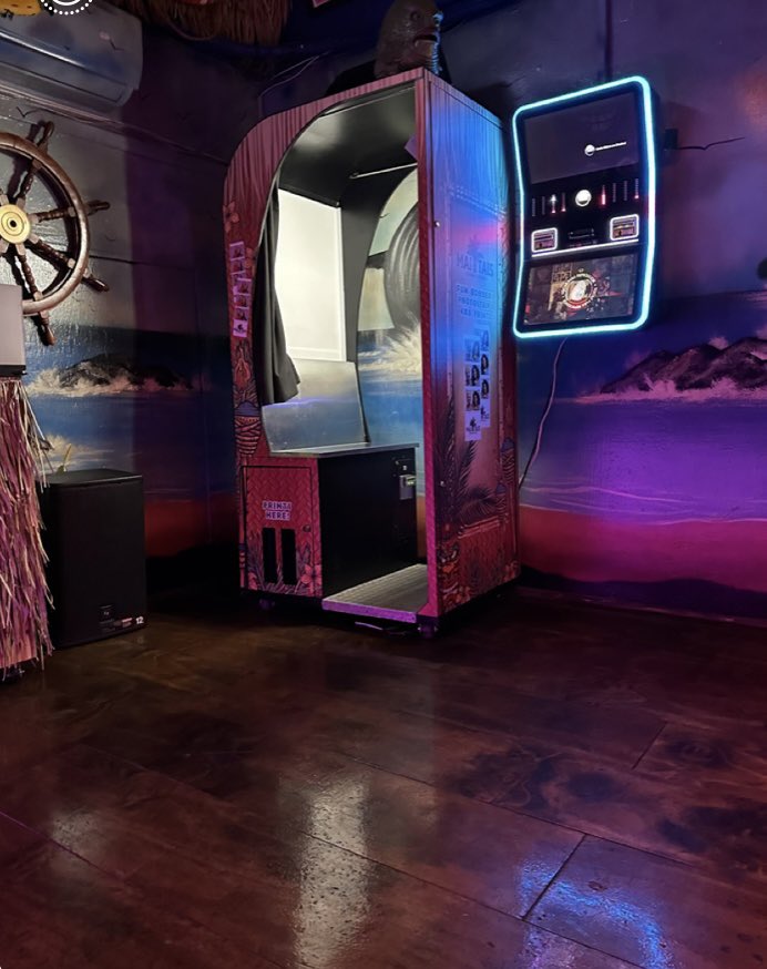 EmersonVending's tweet photo. Another one of our great custom installs. #emersonamusements #bars #venues #photobooth #jukebox https://t.co/4OyibqKgLo