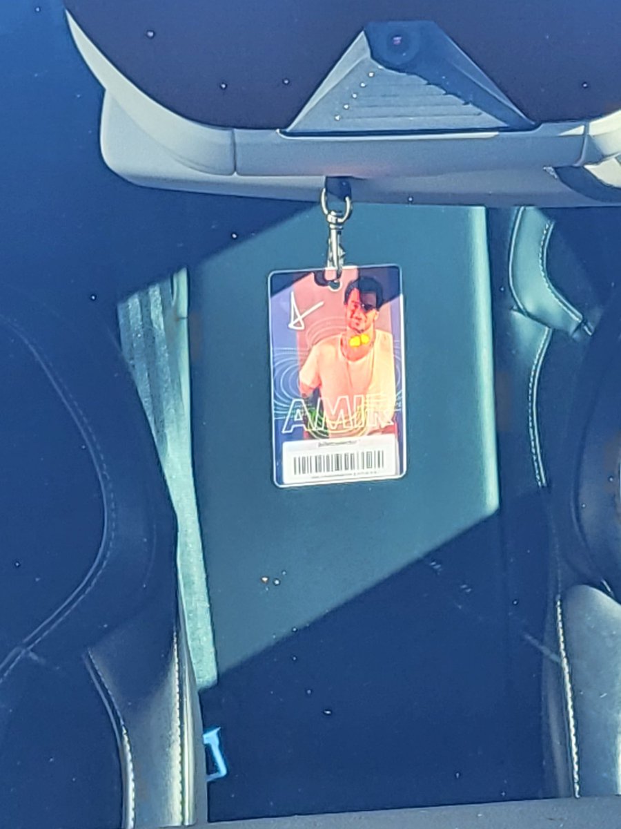 LaurenceduVar's tweet photo. Youhouhouhouhou !!!!
J'ai réussi à l'accrocher...
Après les selfies de Gigi et moi dans la voiture...
Trop fière de t'avoir maintenant avec moi @Amir_Off en souvenir de ton inoubliable tournée #retour2
( La Sudiste qui fait des vidéos déjantées 😝, lol ) https://t.co/zqvajGZK9a