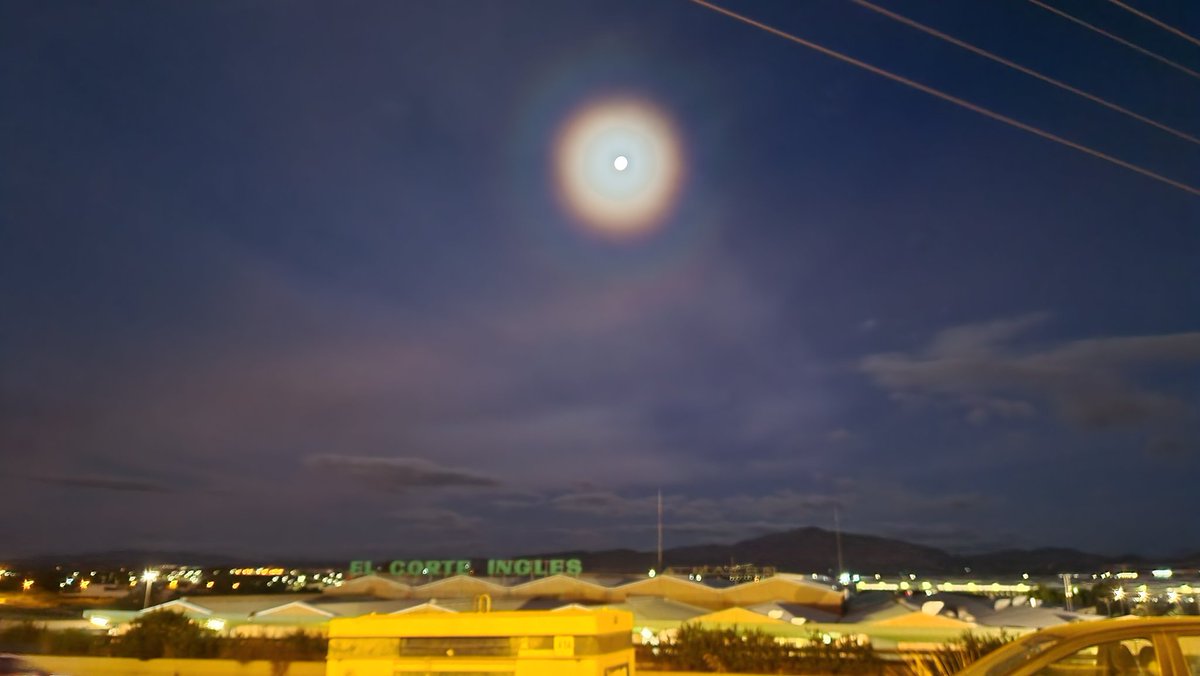 FLASHoutsizers's tweet photo. Halo lunar a primeras horas de esta mañana.
@tiempobrasero @MeteOrihuela @RAM_meteo @MeteoSE @MeteoSangonera https://t.co/1LgfvPj5PF