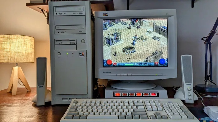 Multiplayer_TV's tweet photo. Kaç yaşında olduğunu söylemeden bir oyun görseliyle anlat. 👾👀 https://t.co/EhBaPcA2S4