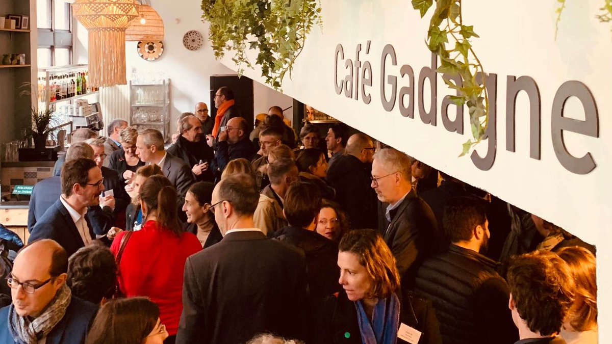 IciChloe's tweet photo. Une centaine d’industriels, signataires du 𝙈𝙖𝙣𝙞𝙛𝙚𝙨𝙩𝙚 𝙥𝙤𝙪𝙧 𝙪𝙣𝙚 #𝙞𝙣𝙙𝙪𝙨𝙩𝙧𝙞𝙚 𝙦𝙪𝙞 𝙨𝙚 𝙩𝙧𝙖𝙣𝙨𝙛𝙤𝙧𝙢𝙚 𝙚𝙩 𝙨’𝙚𝙣𝙜𝙖𝙜𝙚 𝙥𝙤𝙪𝙧 𝙡’𝙚𝙣𝙫𝙞𝙧𝙤𝙣𝙣𝙚𝙢𝙚𝙣𝙩, se sont réunis à Lyon jeudi
Pour en savoir + sur le Manifeste 👉 https://t.co/rm28ICfGaM https://t.co/aK5px2GCTl