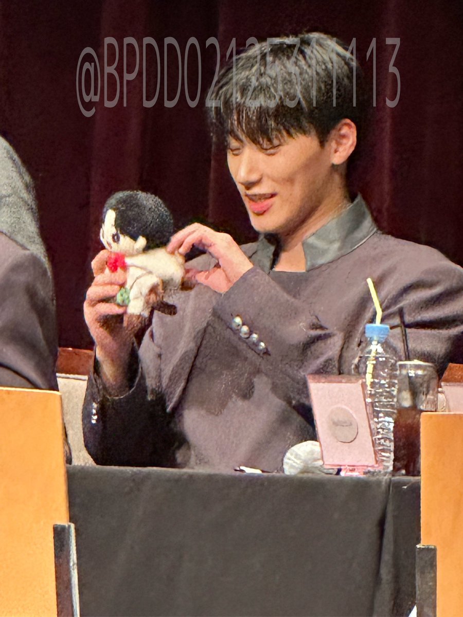 BPDD02125311113's tweet photo. 2023.1.8 ATEEZ 에이티즈 MAKESTAR 対面サイン会

自分のぬいもらって喜んでいるサンくん

ここにも5歳児が…いつもあんなにかっこいいのに🫠

 #アチズ  #산  #SAN  #オフライン https://t.co/hIv4oTZhG1