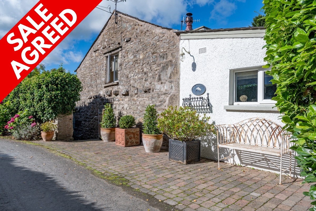 waterhouseea's tweet photo. Another #SaleAgreed 1 property - , LA8 0LQ. 

Call us on 01524 760048 to book your free valuation or click here for an instant online valuation https://t.co/dFEV7SMU2C

#property #forsale #sold #waterhouseestateagents #Stainton #propertiesoftwitter #househunting #DetachedHouse https://t.co/MVqxbFCdze