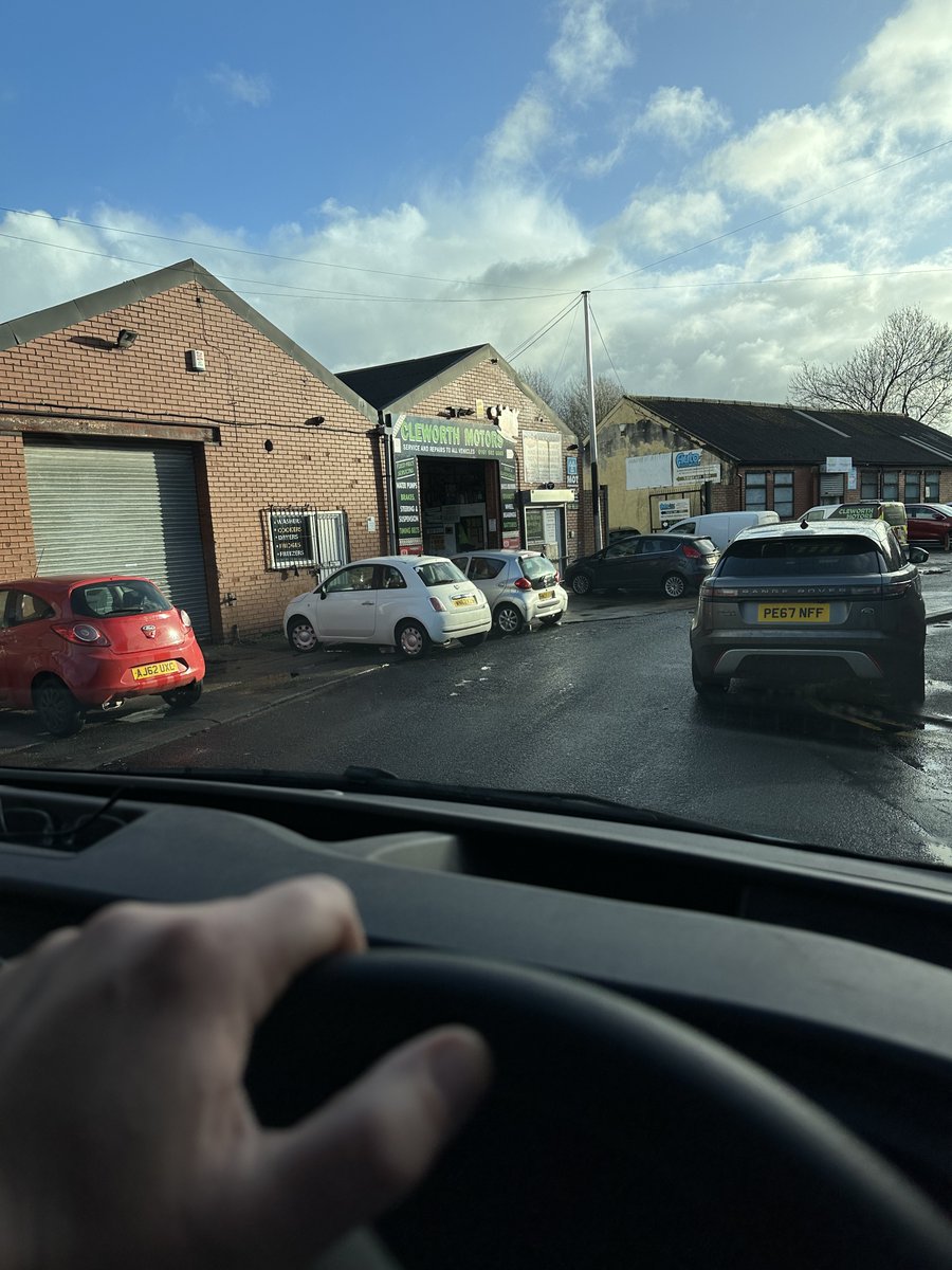 Bigroey's tweet photo. Those who watch #Brassic may recognise my local garage, the owners a bit of a star character also #Harrold https://t.co/9MvgGoX4lU