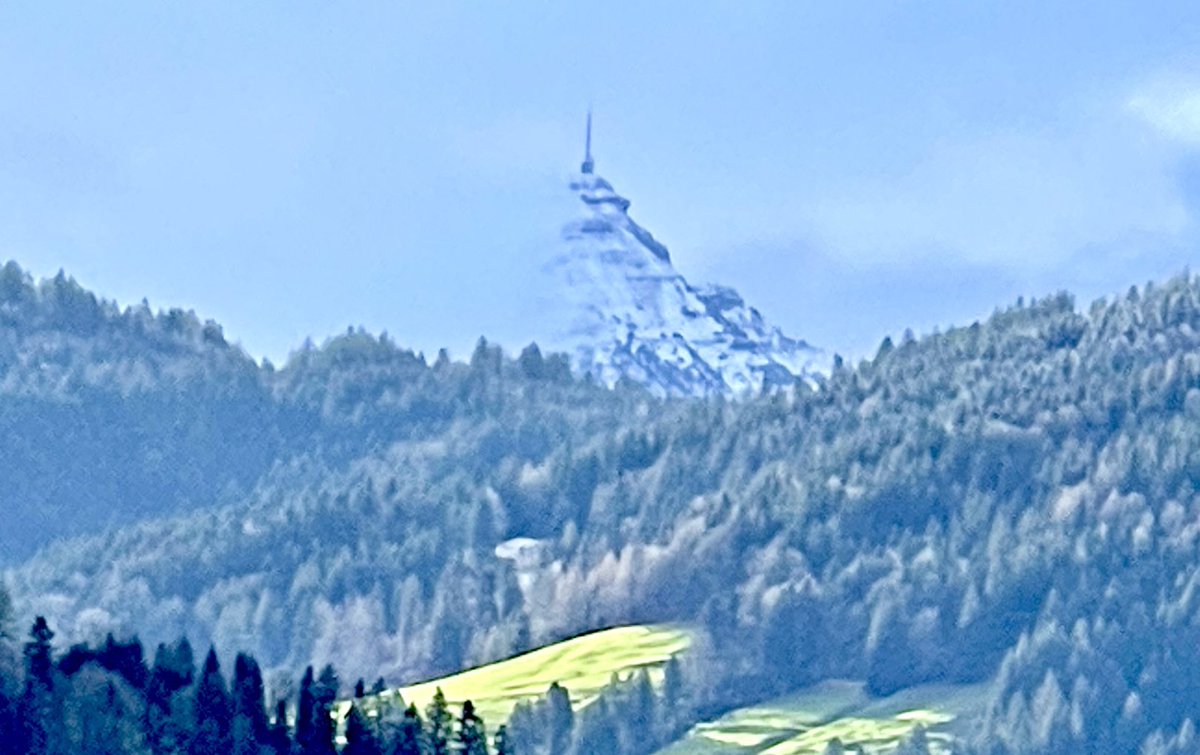 LouiseMangos's tweet photo. Snow clouds finally rolling into the Alps. The Queen of the Mountains is playing hide-and-seek though. #Rigi #PrayingForSnow https://t.co/6gtevBYbjY