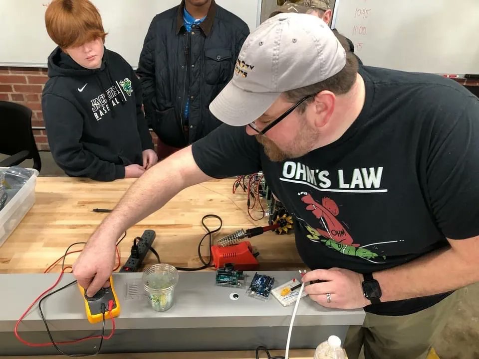 MakeAugusta's tweet image. We have participated in many workshops teaching kids about electronics and it has been so much fun! The next generation of engineers and techies is looking bright. #electronics #STEMeducation #kidsintech #ElectronicsTwitter