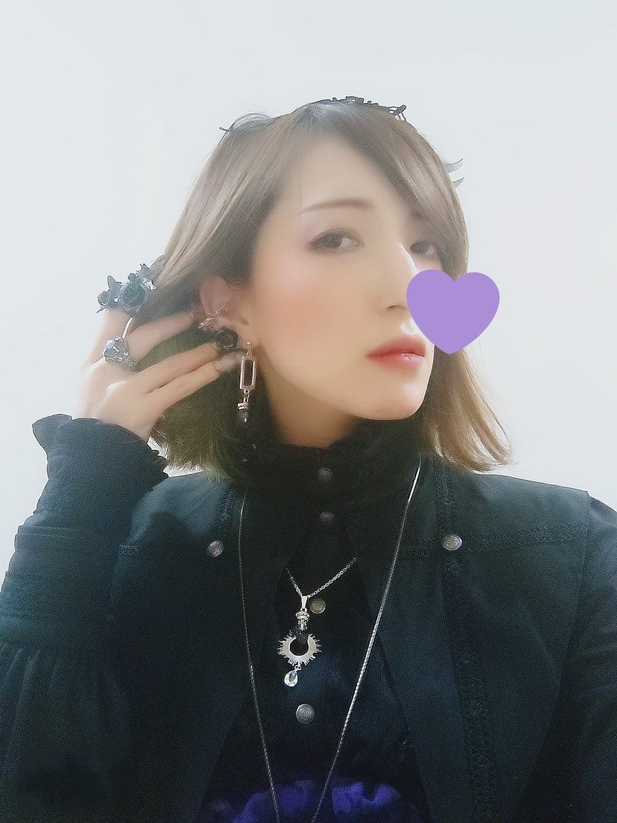 kinoharui_LILAC's tweet photo. 上映会　北〜　黒紫久々に着た💜💜

ブラウス＆インナースカート #ozzon 様
コルセット＆スカート #MRcorset 様
タイツ #abilletage 様
アクセ #飴屋 様（#飴屋のネイルリング） #DEALDESIGN 様 #YOSHiKOCREATiON 様 #oddman 様 #ozzon 様

#春依のお洋服 https://t.co/tbsGsuBi2i