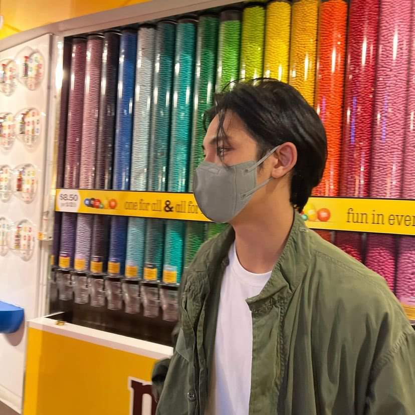 zinc_99's tweet photo. 🌈 น้องหม่อนกับช็อคโกแลตสายรุ้ง
 W/ @methamhon https://t.co/2Jt8VXV5yQ