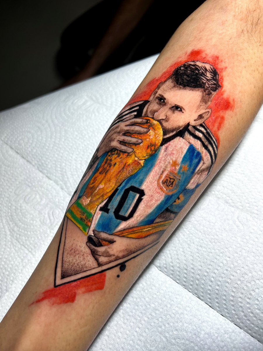 ThiagoScap's tweet photo. Homenagem ao Maior jogador da atual geração, o campeão do Mundo @leomessi
.
Defina Messi em uma palavra nos comentários.
.
#messi #argentina #leomessi #messiedit #lionelmessi #campeón https://t.co/xTAmfLsOxk