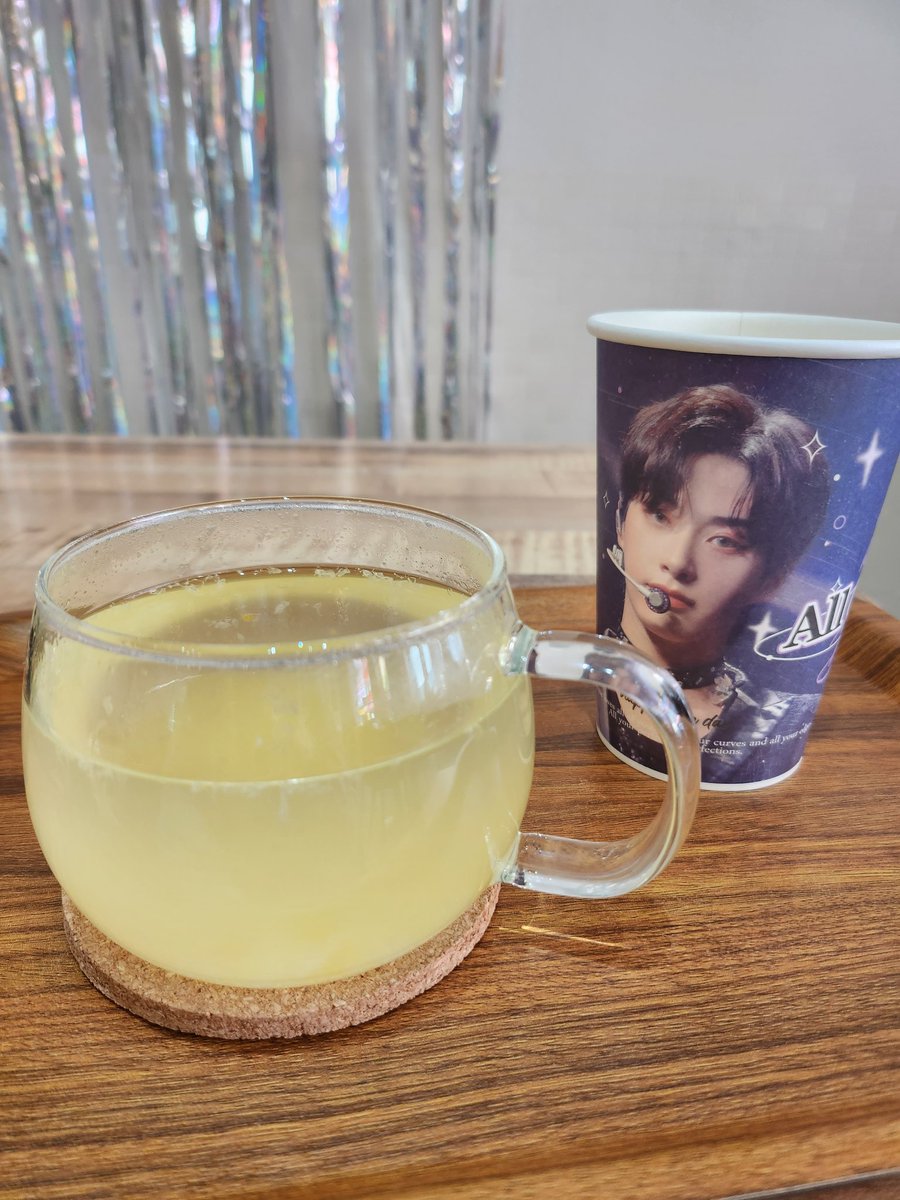 song190109's tweet photo. 첫날 가장 처음으로 갔던 까페인모아!
시온이 사진들 하나같이 다 너무 예뻤고 카페도 잘 꾸며져 있어서 너무 좋았어요💜
조금 애매한 시간에 가서 그런지 그렇게 사람이 많지 않았을 때라 여유롭게 있기도 좋아구요
스템프도 찍었는데 그건 사진 못찍었다ㅠㅠ

#ALL_OF_XION https://t.co/5cPiarBXxl
