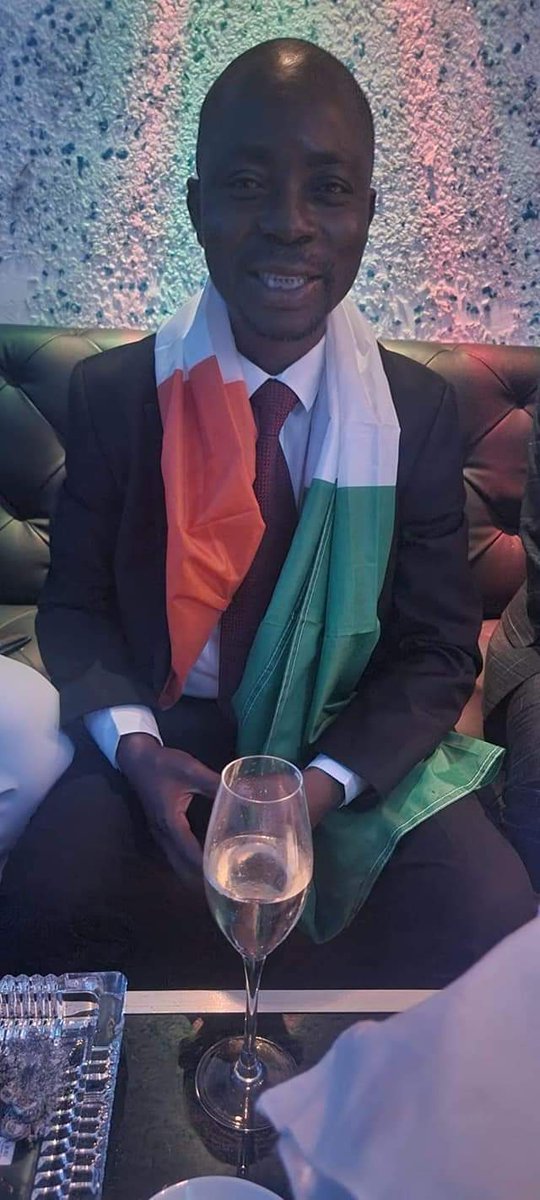 DelphineSankara's tweet photo. 🔴CIV🇨🇮/Les invités notoires de @NCI_Television
Pour des champagnes et cigares, on devient des Griots frelaté. C'est maintenant je comprends le cours d'histoire où les occidentaux disent que certains noirs vendaient leurs frères et enfants pour des miroirs, seulement que
1/2 https://t.co/3ZoTfE4pkV