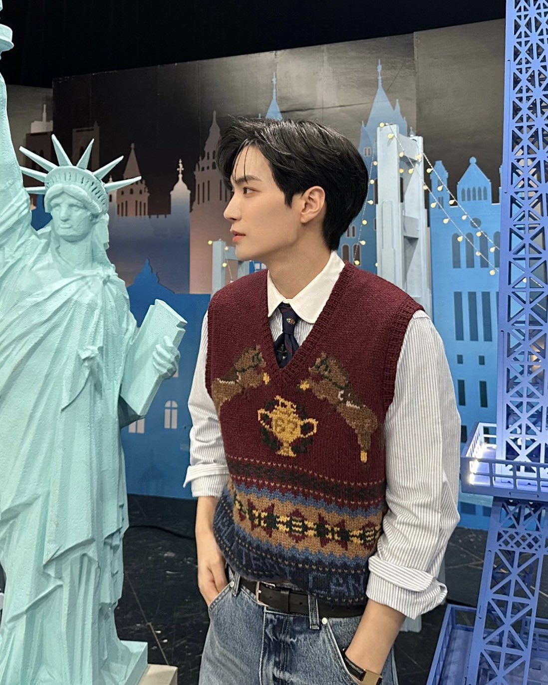 FmCH-yVaAAAg7N1?format=jpg&name=large