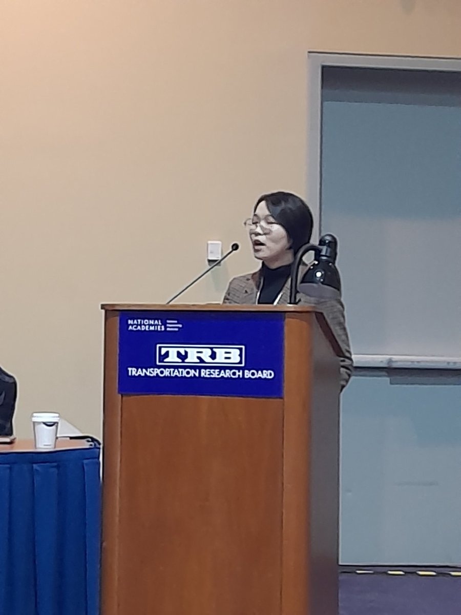 DV_Jonas's tweet photo. Great presentation by @Tanhua_Jin on equity in accessibility to healthcare in Shanghai, kicking off the lectern sessions at #TRBAM #TRBAM2023 https://t.co/o9ZAnjDl7K
