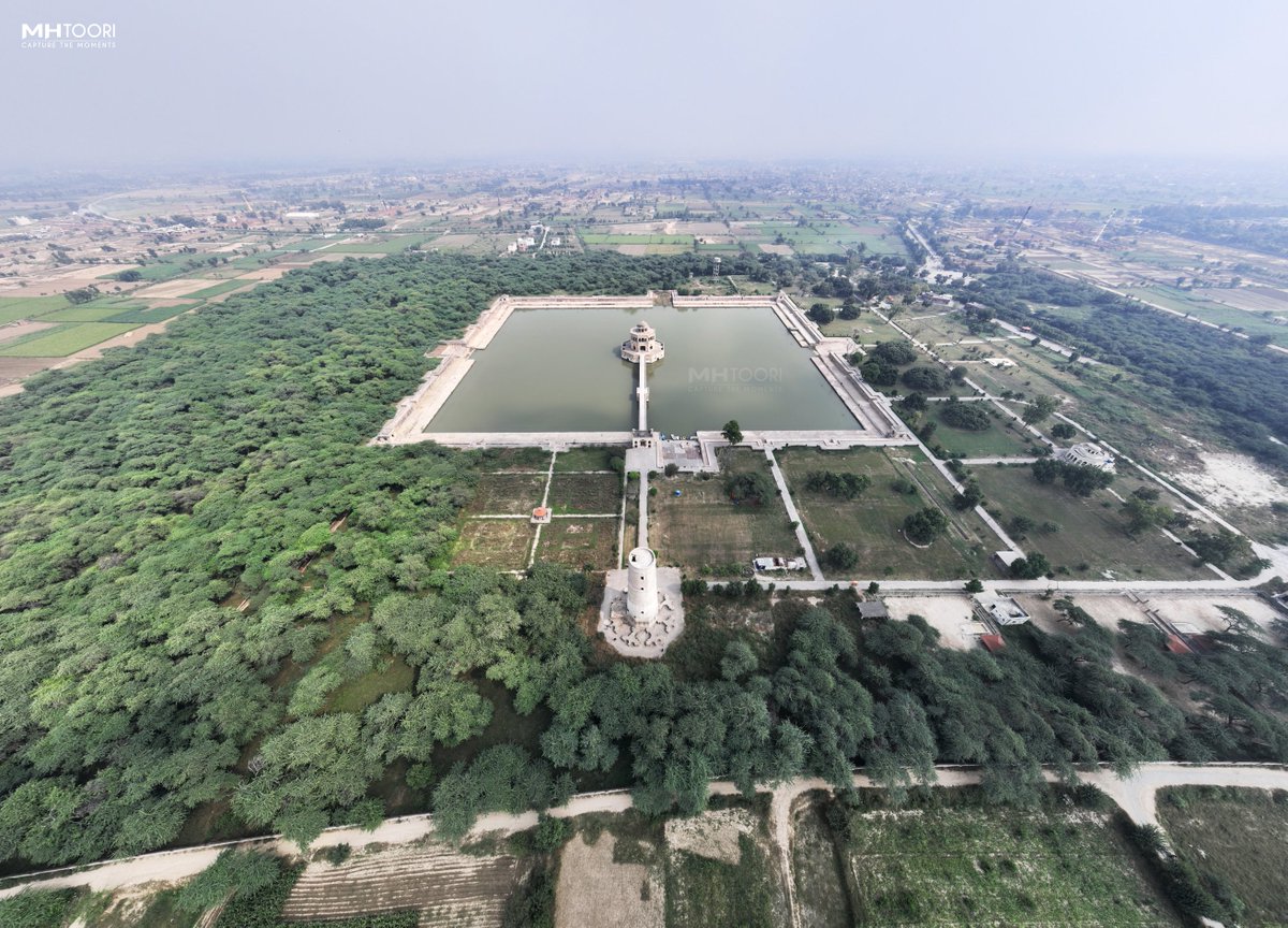Aerial View #Sheikhupura Punjab #HiranMinar is an early 16th-century #MughalEra complex located in Sheikhupura, in the Pakistani province of Punjab. The complex was built at the site of a game reserve in honour of Mughal Emperor Jahangir's beloved antelope named Mansraj.