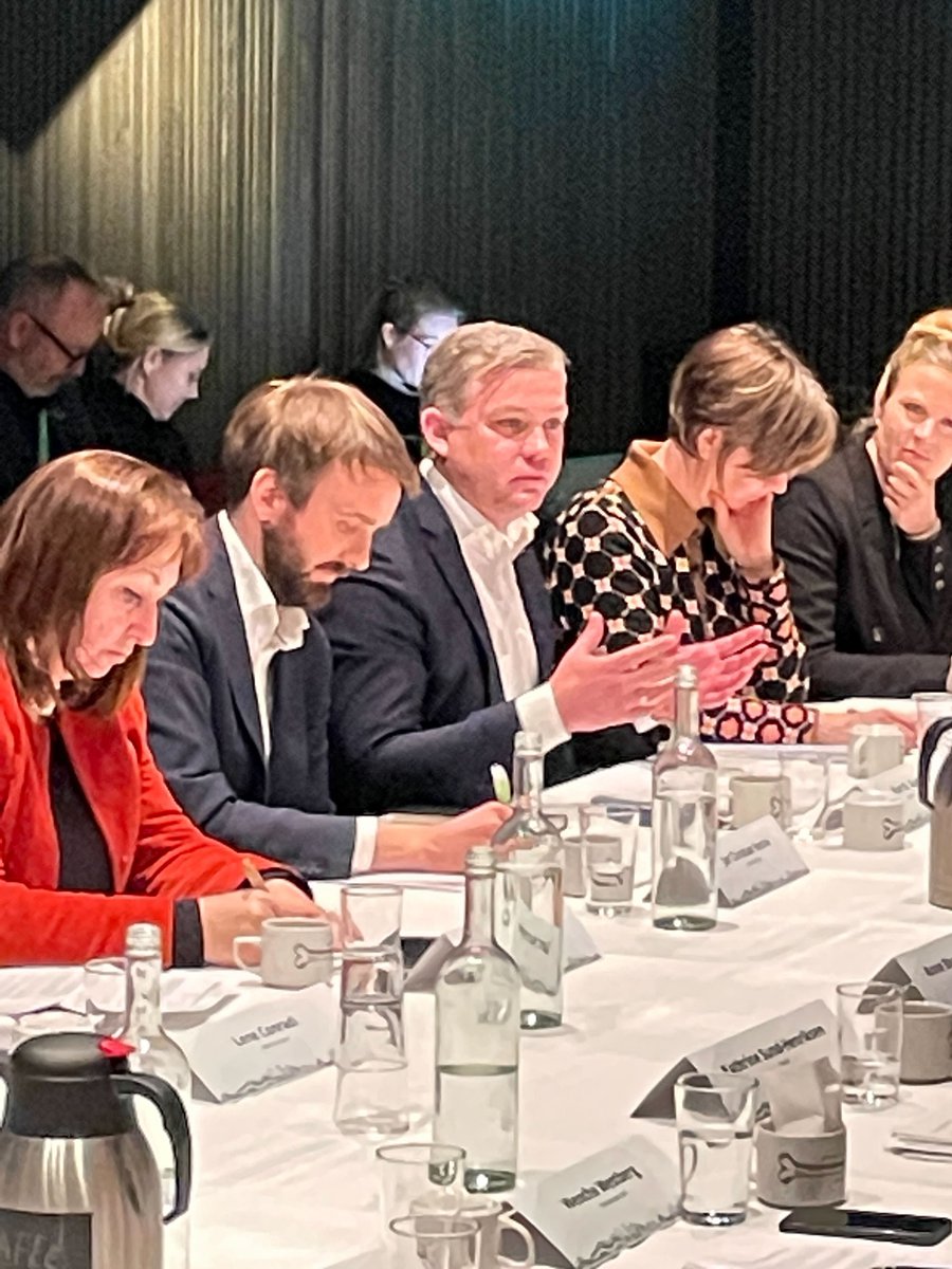 UN Global Compact Norge (@globalcompactno) on Twitter photo Møte i regjeringens topplederforum i dag, der alle samfunnets sektorer diskuterer ansvarlig forbruk og produksjon. Vi fokuserer på verdikjedene som er helt avgjørende for å ivareta bærekraft, menneskerettigheter, klima og miljø i næringslivet og inviterte denne gang <a href="/Tryg_Norge/">Tryg forsikring NO</a> Møte i regjeringens topplederforum i dag, der alle samfunnets sektorer diskuterer ansvarlig forbruk og produksjon. Vi fokuserer på verdikjedene som er helt avgjørende for å ivareta bærekraft, menneskerettigheter, klima og miljø i næringslivet og inviterte denne gang <a href="/Tryg_Norge/">Tryg forsikring NO</a>