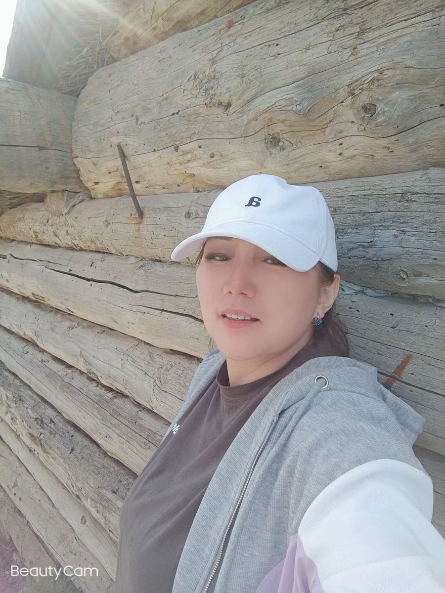 SerikzhanBilash's tweet image. The CCP sent ethnic Kazakh police to arrest Uyghurs, and arranged  Uyghur police to mistreat Kazakhs in concentration camps.  The CCP artificially created the ethnic hatred between the Harvey brothers and sowed dissension.  Zhansrgul  Zhumatai's passport was confiscated by them.