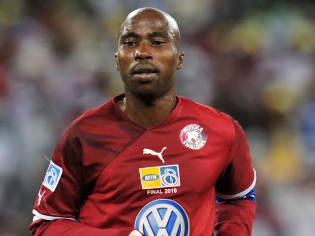 soccerzela's tweet photo. You can only pick ONE striker to lead your attack .... Who you going for?

A. Bhele Nomvethe 
B. Mabhuti Khanyeza
C. Killer Mphela
D. Shaun Bartlett
E. Sibusiso Zuma https://t.co/zSLLtGALMa