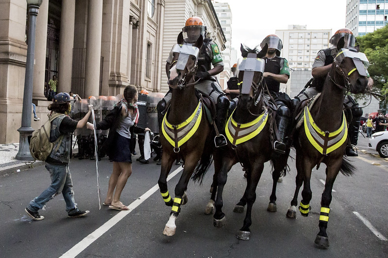 CPERSoficial's tweet photo. Se fossem educadores(as) se manifestando por salário digno e melhores condições de trabalho, o tratamento seria assim: https://t.co/DLZ6ZAvmU6