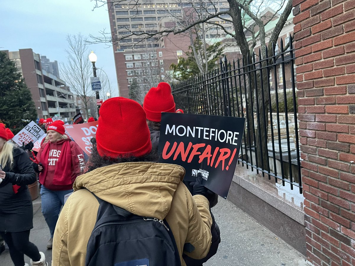 in solidarity with nurses who are the backbone of our healthcare system, and who are fighting to give our patients the excellent care they deserve @nynurses @MontefioreNYC #PatientsOverProfits #moneyfiore ❤️