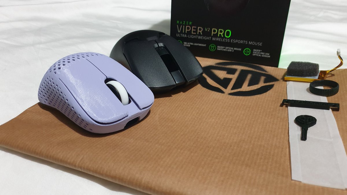 kyleirelandtech's tweet photo. Working on an assembly video for Crafted Mice Symera Shells.
Razer Viper V2 Pro 4K Internals.
Three different size options.
I like the smallest Symera94 that you can see in Lilac.
BT.L Glass Dots on this one.
@craftedmice
#craftedmice #razer #mousemod #mousemodding #pcgaming https://t.co/vVXDybrhnl