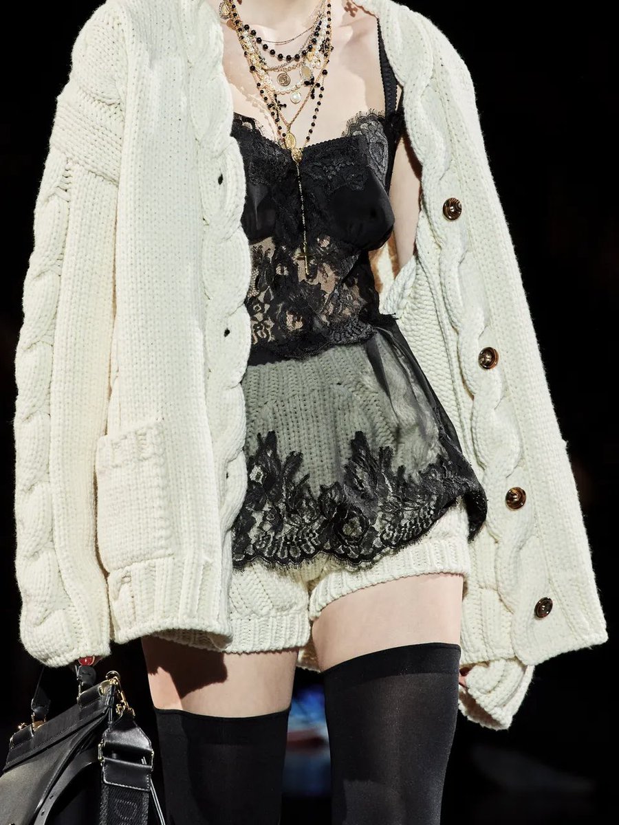 pyskessa's tweet photo. nessun pensiero razionale, solo la runway dolce &amp; gabbana fall 2020 rtw https://t.co/o9c5gZOuOV