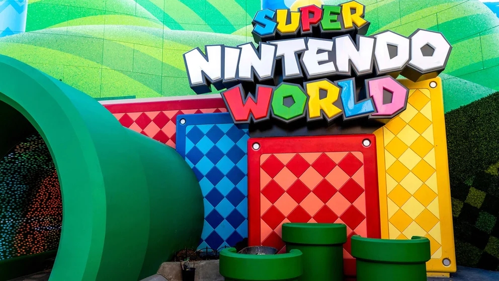 InteraccionNews's tweet photo. @Nintendo estrenará un parque temático con "Mario Kart: El desafío de Bowser" como una de sus principales atracciones. 🎮🟦🟨🟥🟩🎪

#InteracciónDigital #Nintendo #SUPERNINTENDOWORLD #ParqueTemático #Videojuegos #Gamers #MarioBros #Luigi #Bowser https://t.co/62HXxblGr9