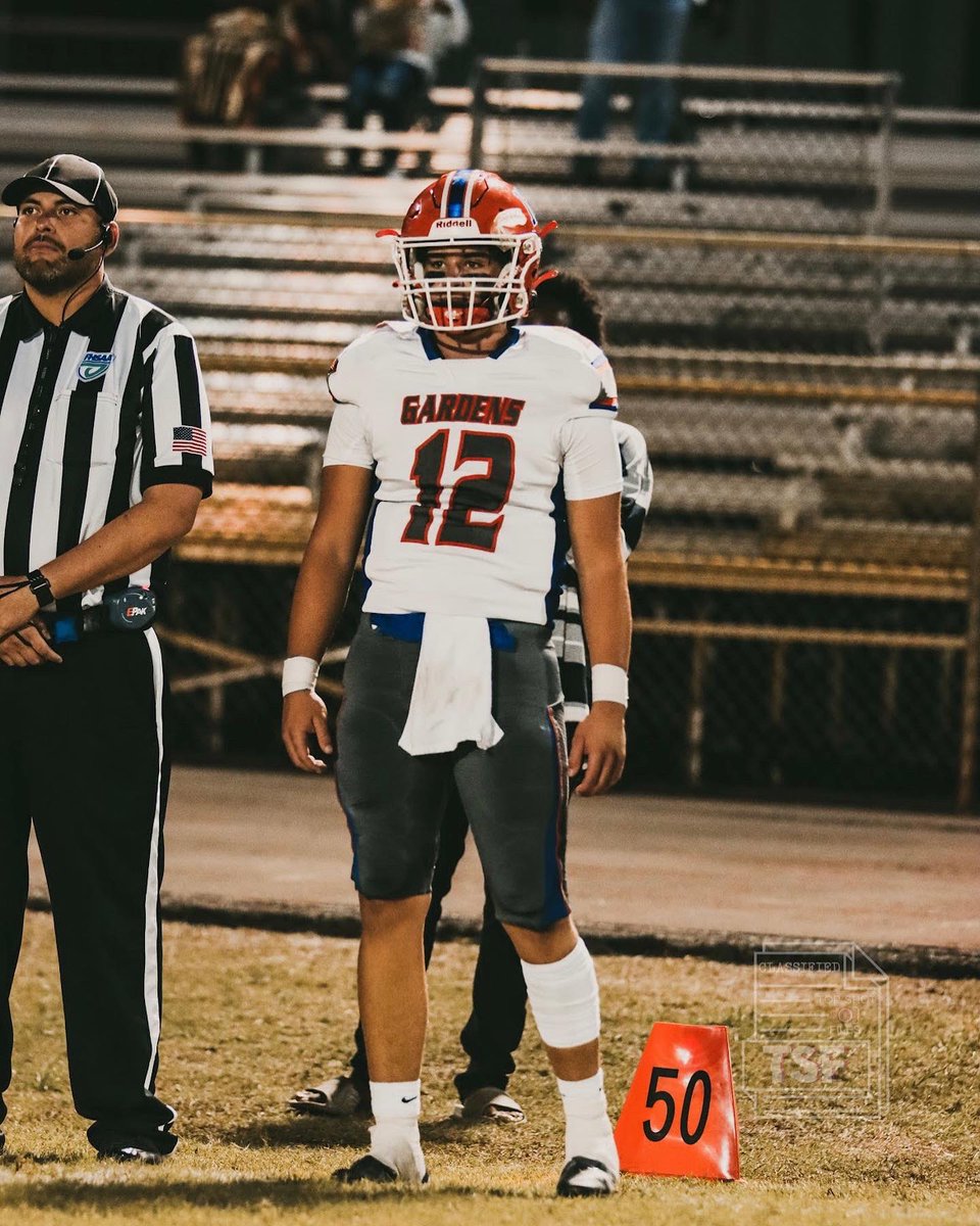 Jr. Year                     Sr.Year
           
QB STATS ⭐️         QB STATS ⭐️
• 1,632 yds               • 2,225 yds
• 14 tds                     • 28 tds
• 56.8%                     • 63.4%