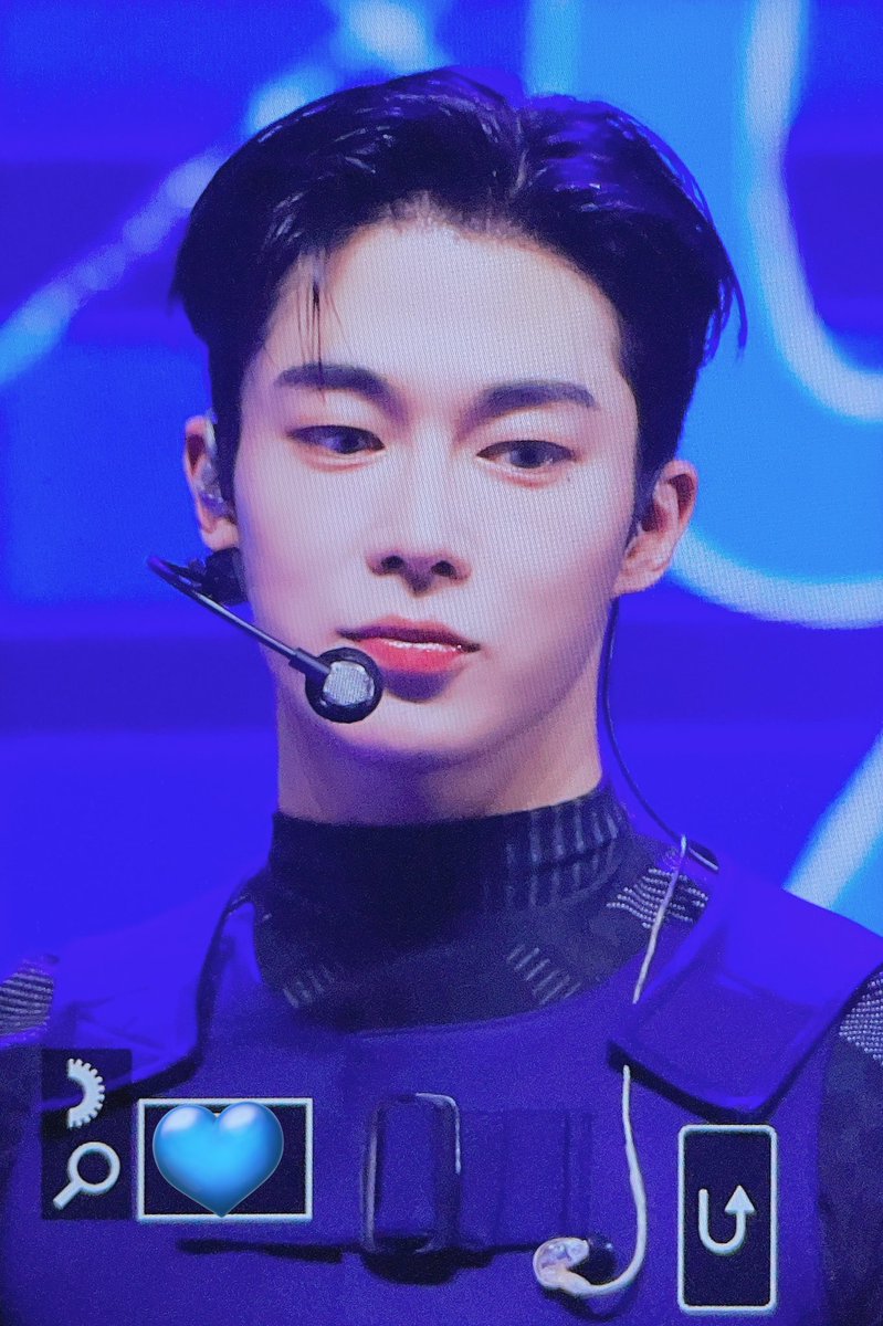 AhPuh_DW's tweet photo. 230109 쇼케이스
오늘 진짜 상혁 얼굴 백만점..
#SF9  #다원 #ダウォン #DAWON @SF9official https://t.co/vWDwwTmLn1