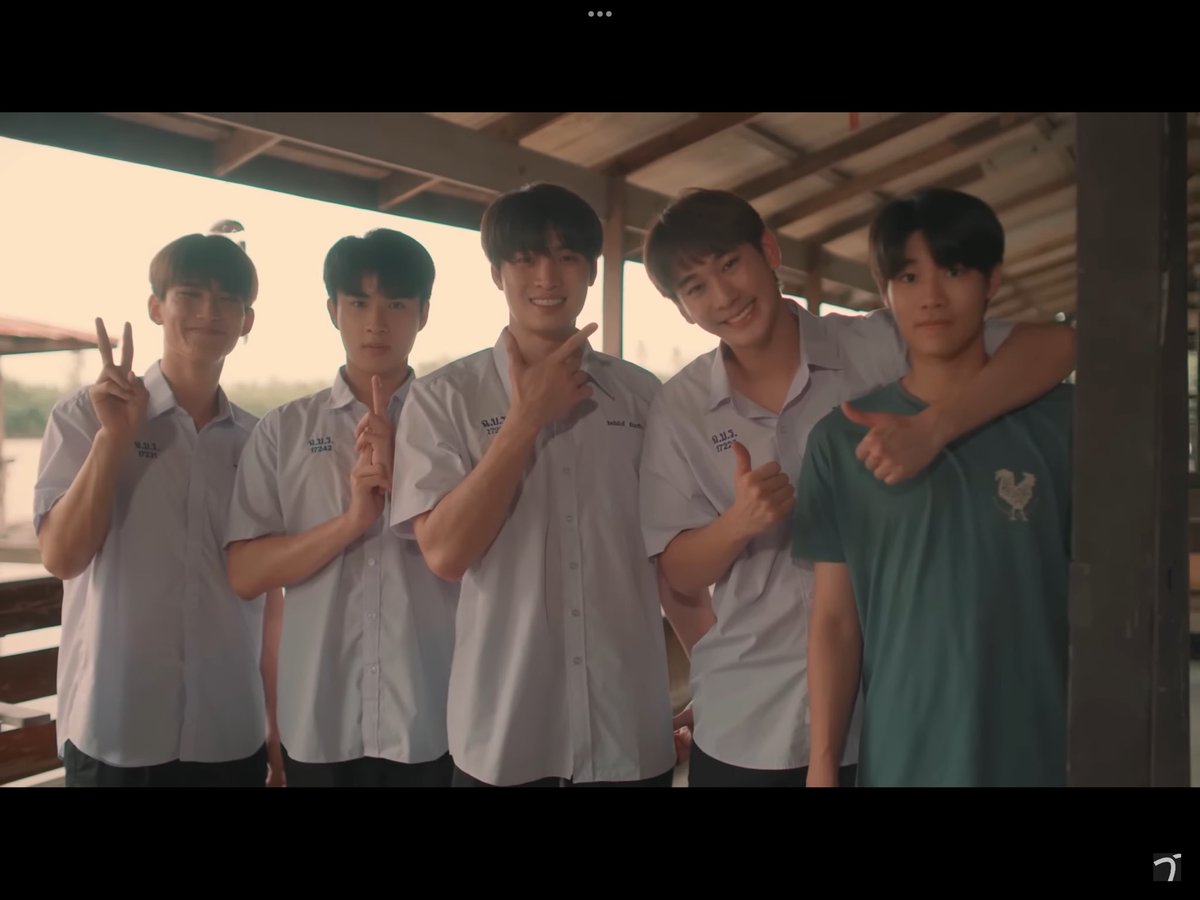 เรื่องนี้ควรค่าแก่การแมสจริงๆเป็นการเล่าเรื่องของคสพ.เด็กผชกลุ่มนึงในยุคก่อนMSNเห็นตั้งแต่ยังเด็กจนโตการแอบชอบในยุคนั้นการเล่าเรื่องราวของแต่ละครอบครัวไม่ว่าจะเจอปัญหาใหญ่แค่ไหนการมีครอบครัวที่ดีมีเพื่อนที่ดีคอยเป็นเซฟโซนให้จะผ่านมันไปได้มู้ดโทนสวยอบอุ่นหัวใจ
#Remembermetheseries