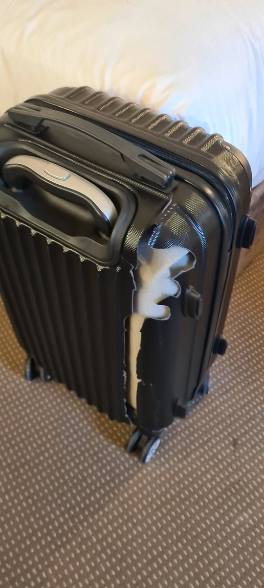 agouvielos's tweet photo. @ianbfarquhar @JetstarAirways I have had my suitcase for years and put this through on Qantas &amp; Virgin and never had an issue. It was damaged on Adelaide to Cairns flight... the only direct route which is why we had to go with @JetstarAirways . Never again with Jetstar. https://t.co/o09AO0EDIr