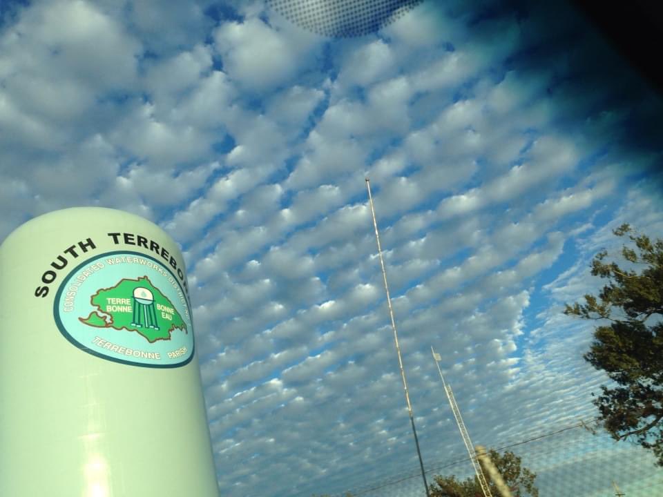 BreauxNic's tweet image. Never knew what these were called till I seen @JacobC_Wx post on #gravitywaveclouds. Took these back in 2013 down in #terrebonneparish #louisiana &amp;amp; haven’t seen any like ‘‘em since. They were like art in the sky🥰