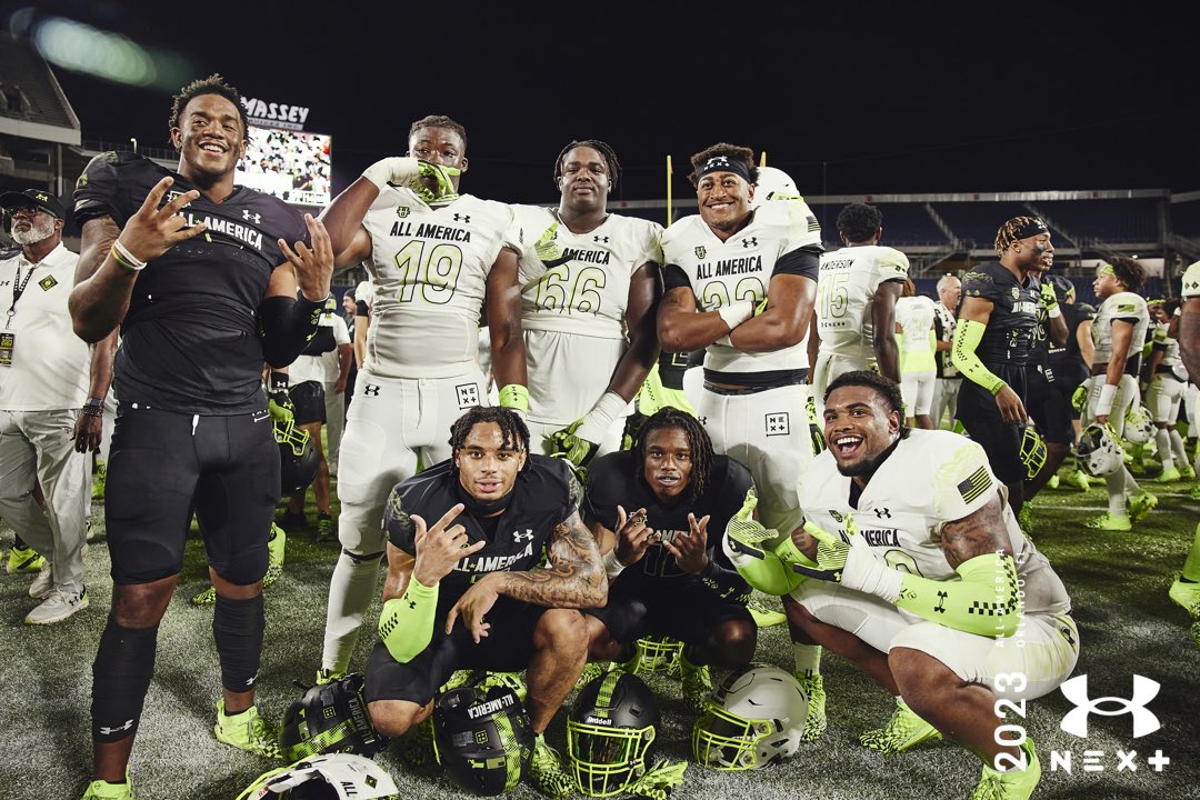WThrill3's tweet photo. Deeper Then Football.. BROTHERHOOD FOREVER! https://t.co/vcBd1y3L9C