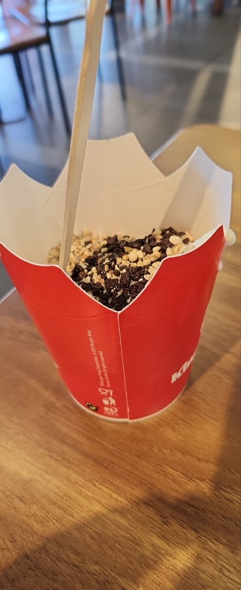 Hola <a href="/burgerking_es/">Burger King</a> entiendo que cobreis el nuevo impuesto en los #bkfusion del plastico para llevar ya que lleva tapa... donde esta el plastico en la foto?