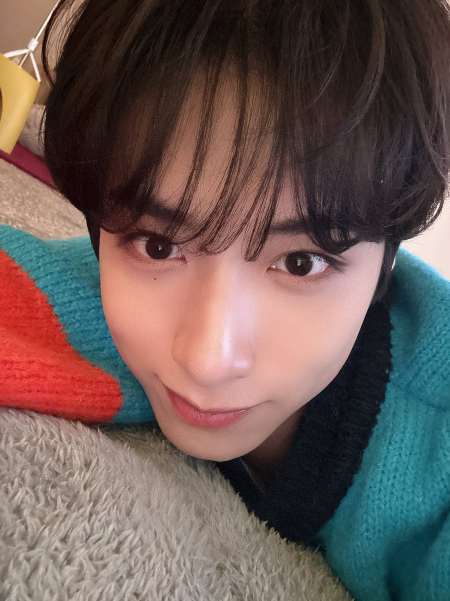 xxkookooxx's tweet photo. 어떻게 이런 사람이 존재하지
진짜 ���랑에 빠질 수 밖에 없는 사람이다
손동주 너무너무 사랑해🥺🥺 https://t.co/yMvNkMjYQO