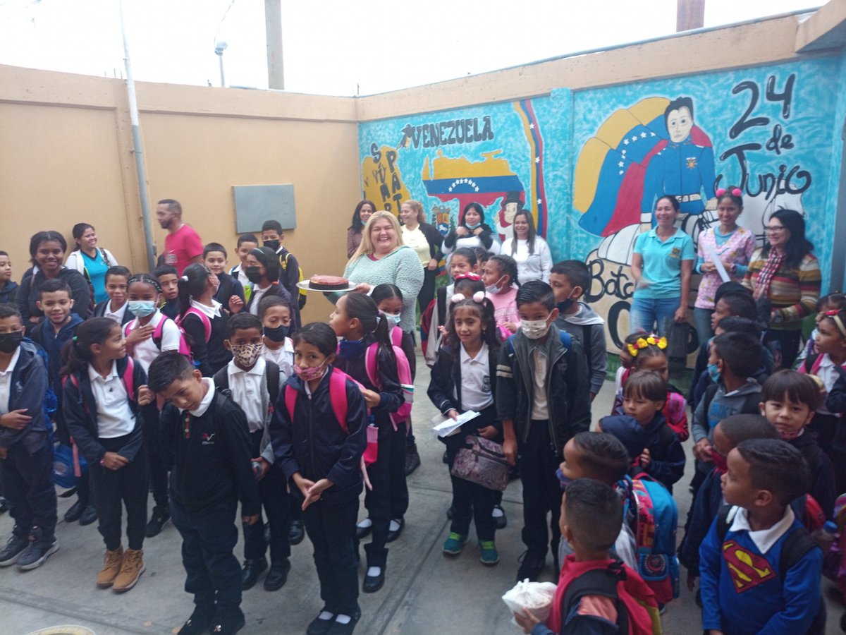 jjmm_johan's tweet photo. @MPPEDUCACION @_LaAvanzadora @PresidencialVen @Mippcivzla U.E.N. Bernardina Bustos Caracas la Vega https://t.co/fG3YvEHCxG