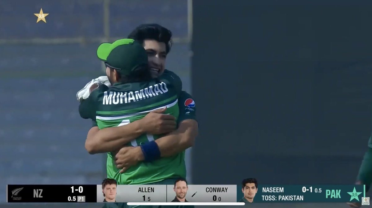 Muhamma97248659's tweet photo. Naseem Shah is the first bowler in ODI history to take 15 wickets in his first 4 games. 🤯#Naseemshah #PakvsNZ #Pakistan #BabarAzam𓃵 

Previous highest:#muhammadalibabbar https://t.co/tk0JvhjW7C