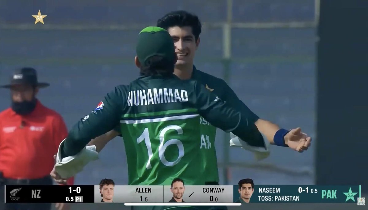 Muhamma97248659's tweet photo. Naseem Shah is the first bowler in ODI history to take 15 wickets in his first 4 games. 🤯#Naseemshah #PakvsNZ #Pakistan #BabarAzam𓃵 

Previous highest:#muhammadalibabbar https://t.co/tk0JvhjW7C
