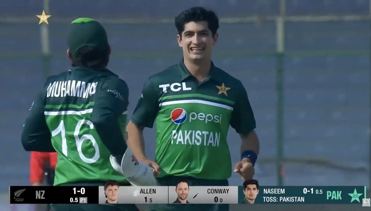 Muhamma97248659's tweet photo. Naseem Shah is the first bowler in ODI history to take 15 wickets in his first 4 games. 🤯#Naseemshah #PakvsNZ #Pakistan #BabarAzam𓃵 

Previous highest:#muhammadalibabbar https://t.co/tk0JvhjW7C
