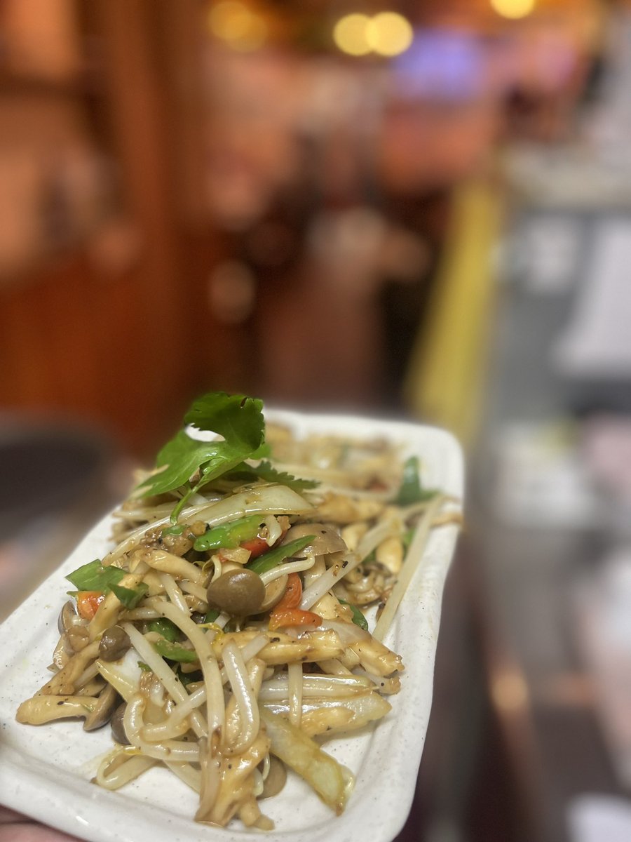 LamaDining's tweet photo. このスナックは口が渇きますか? 🍽️😋🙂😆 これはおいしいグミきのこのソテーです. 一口食べましょう 🤟🍽️🤟
#indinrestaurent #インド料理ラマ #インド料理店 Asian Dining Lama #カレーやさん #鷺宮 #井荻 #鷺宮カレー #カレーナン https://t.co/IVDke12hRn